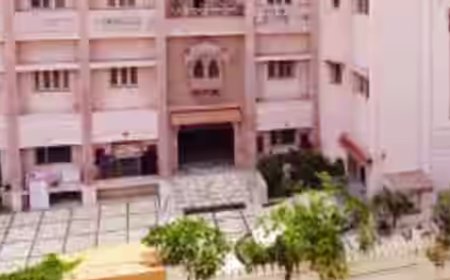 વ્રજ ધામ હવેલી, સેટેલાઇટ, અમદાવાદ: પુષ્ટિમાર્ગીય આસ્થાનું આધુનિક કેન્દ્ર